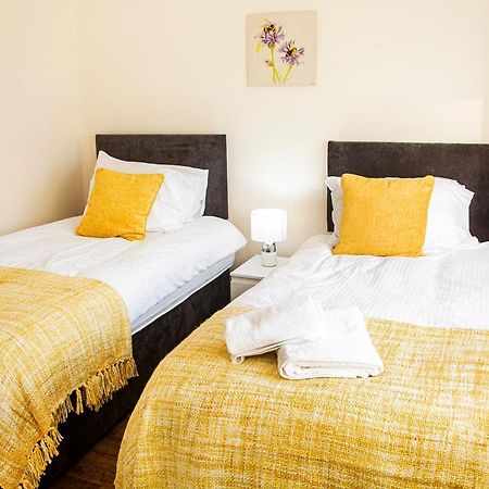 Cosy 3-Bed Home Close To City Centre แมนเชสเตอร์ ภายนอก รูปภาพ