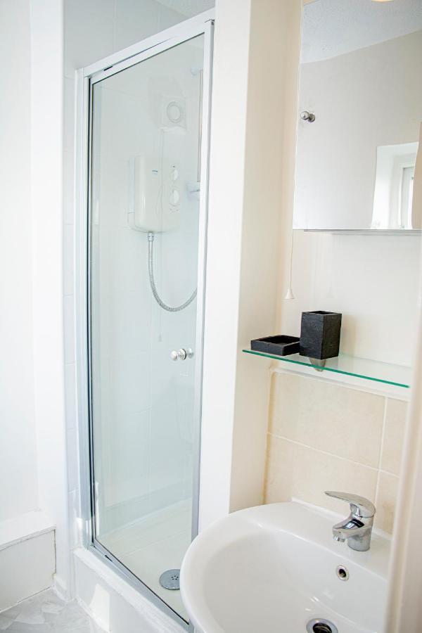 Cosy 3-Bed Home Close To City Centre แมนเชสเตอร์ ภายนอก รูปภาพ