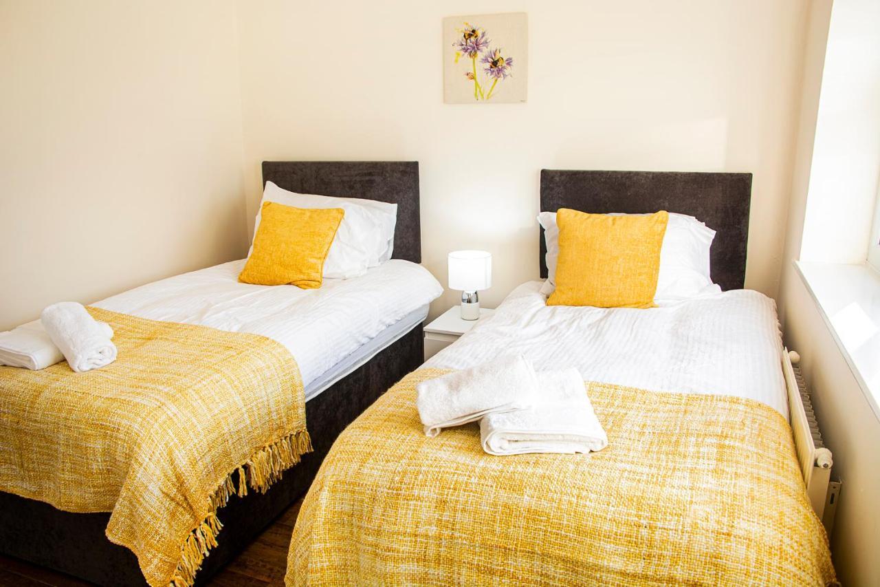 Cosy 3-Bed Home Close To City Centre แมนเชสเตอร์ ภายนอก รูปภาพ