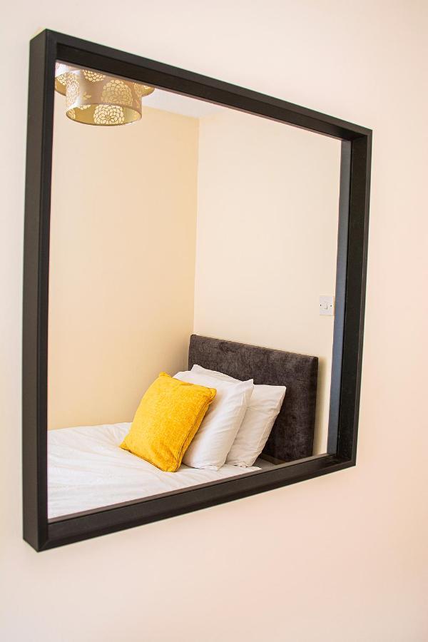 Cosy 3-Bed Home Close To City Centre แมนเชสเตอร์ ภายนอก รูปภาพ
