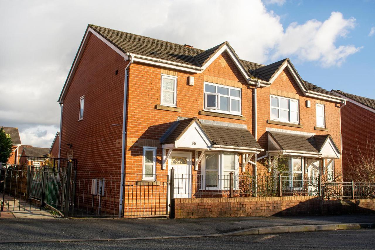 Cosy 3-Bed Home Close To City Centre แมนเชสเตอร์ ภายนอก รูปภาพ