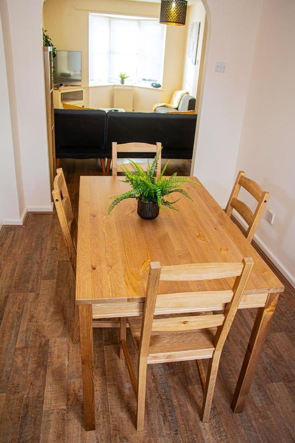 Cosy 3-Bed Home Close To City Centre แมนเชสเตอร์ ภายนอก รูปภาพ