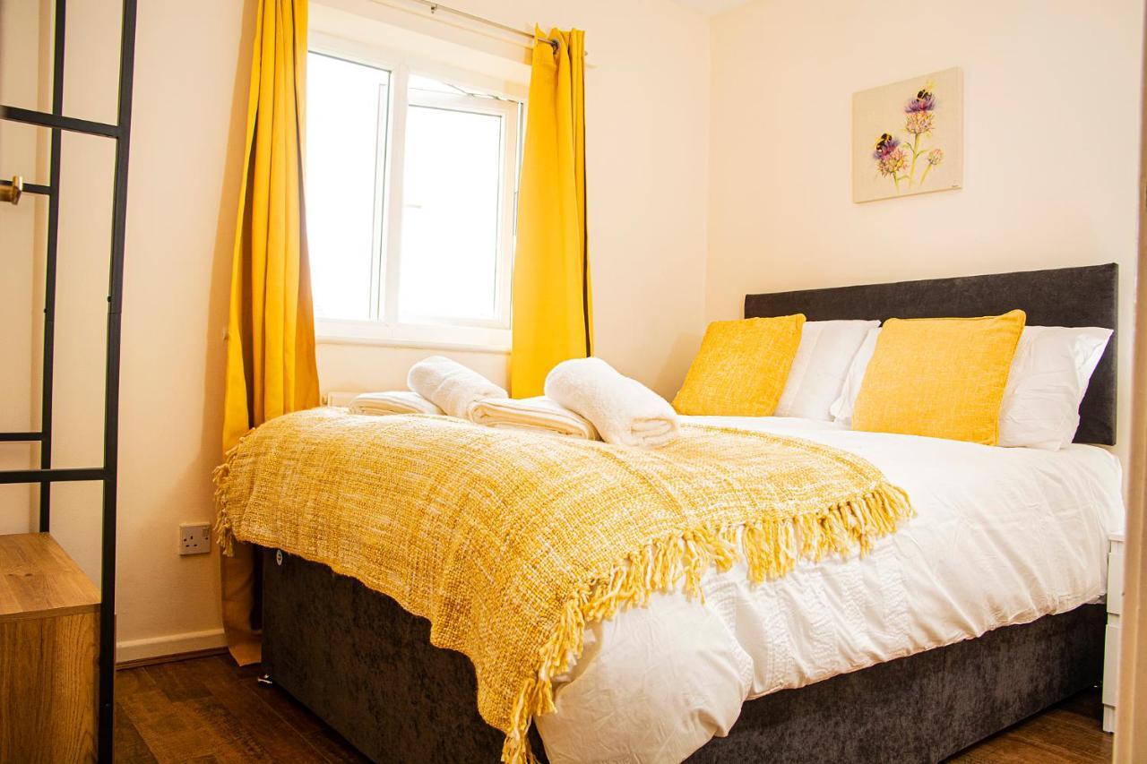 Cosy 3-Bed Home Close To City Centre แมนเชสเตอร์ ภายนอก รูปภาพ