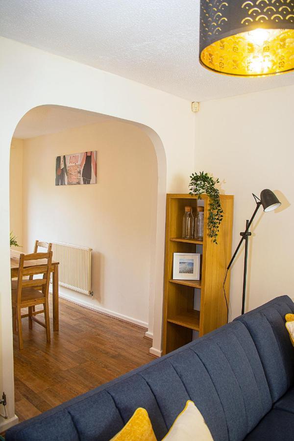 Cosy 3-Bed Home Close To City Centre แมนเชสเตอร์ ภายนอก รูปภาพ
