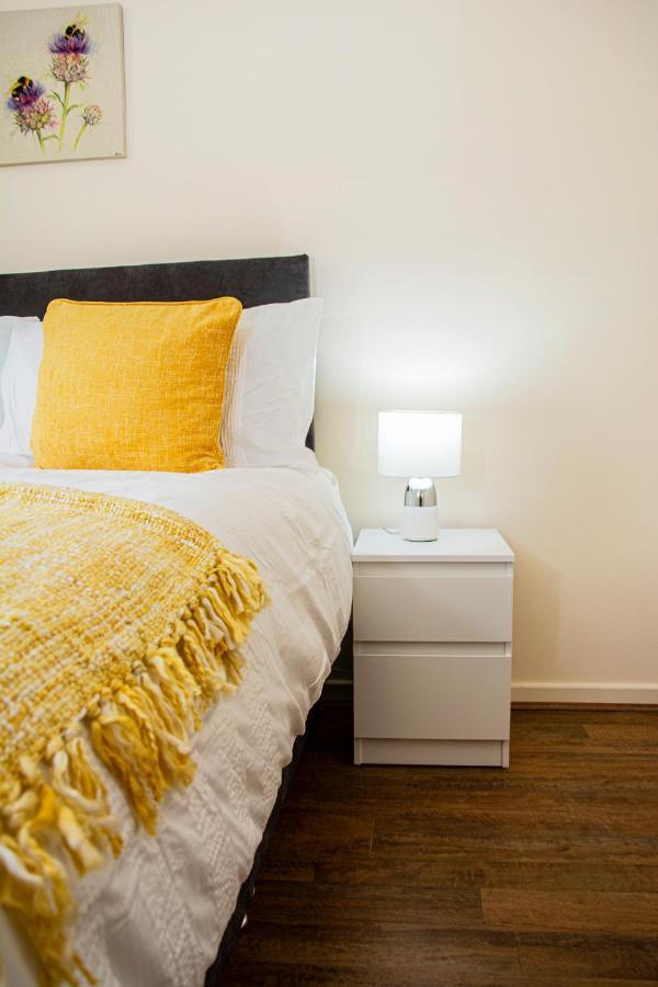 Cosy 3-Bed Home Close To City Centre แมนเชสเตอร์ ภายนอก รูปภาพ