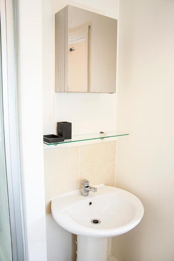 Cosy 3-Bed Home Close To City Centre แมนเชสเตอร์ ภายนอก รูปภาพ