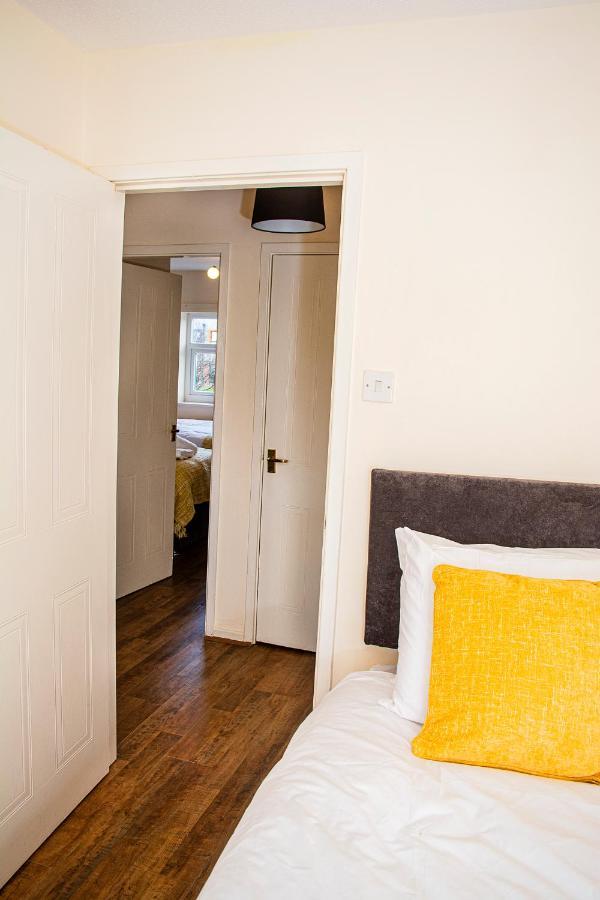Cosy 3-Bed Home Close To City Centre แมนเชสเตอร์ ภายนอก รูปภาพ