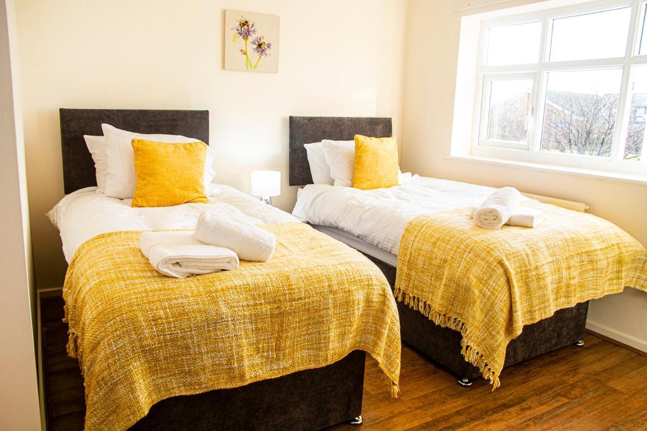 Cosy 3-Bed Home Close To City Centre แมนเชสเตอร์ ภายนอก รูปภาพ