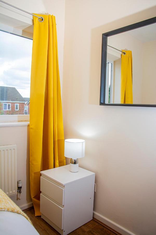 Cosy 3-Bed Home Close To City Centre แมนเชสเตอร์ ภายนอก รูปภาพ