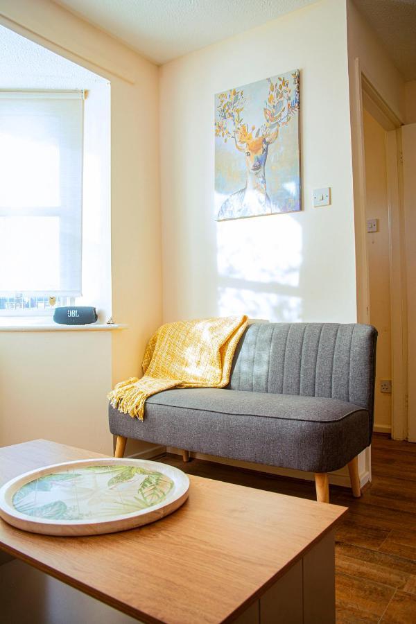 Cosy 3-Bed Home Close To City Centre แมนเชสเตอร์ ภายนอก รูปภาพ