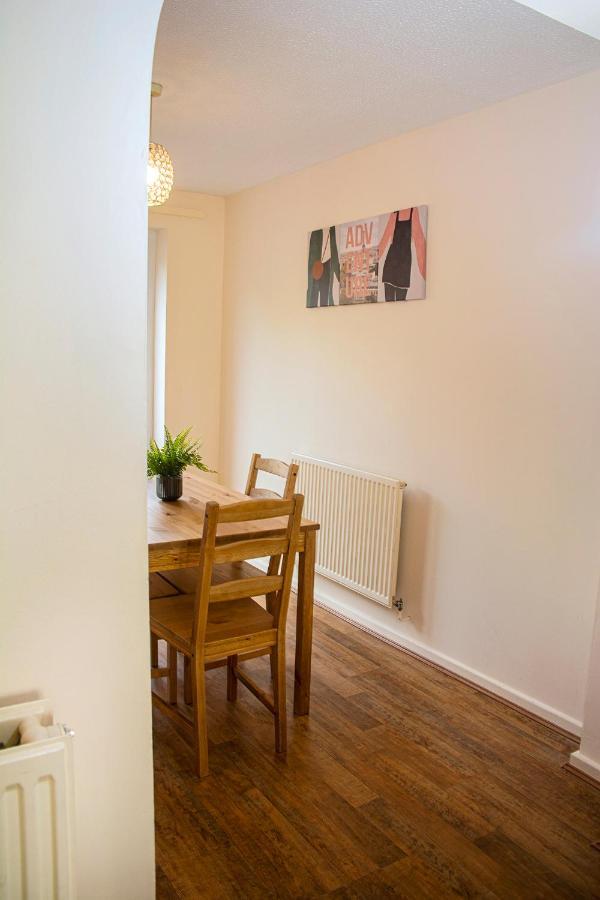Cosy 3-Bed Home Close To City Centre แมนเชสเตอร์ ภายนอก รูปภาพ