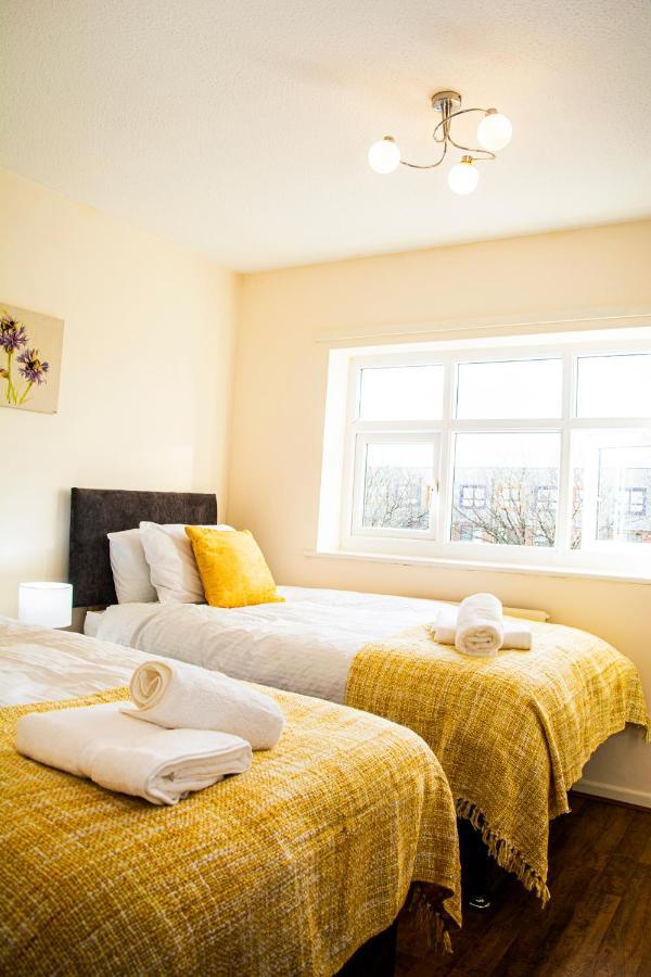 Cosy 3-Bed Home Close To City Centre แมนเชสเตอร์ ภายนอก รูปภาพ